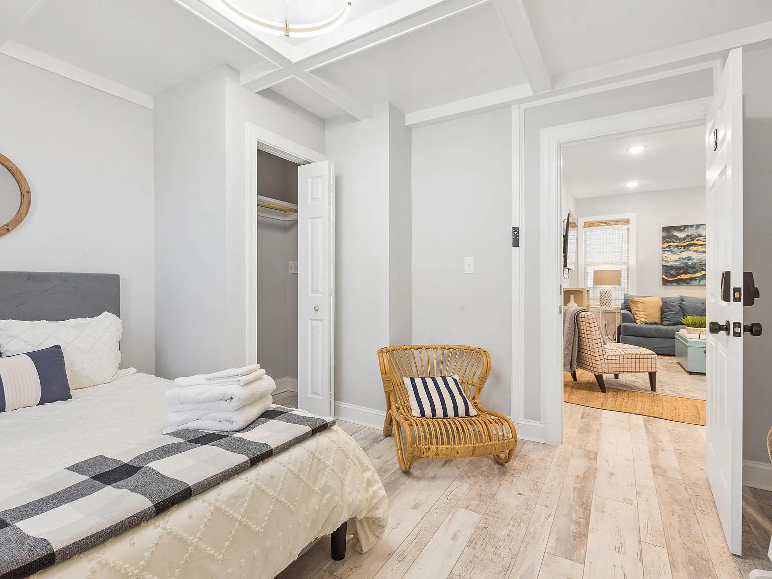 4 bed, 2.0 bath, 2100 sqft, $1,118 — Photo 3