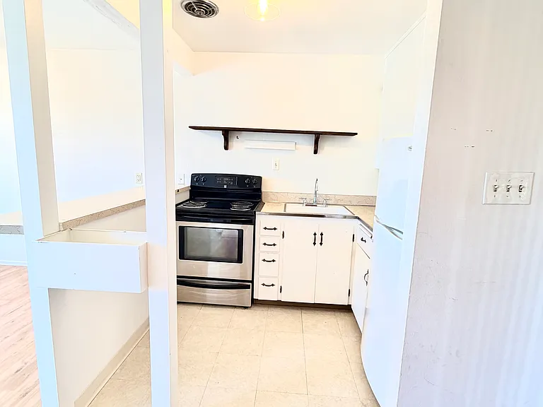 1501 Howard Ave #2 — Photo 3