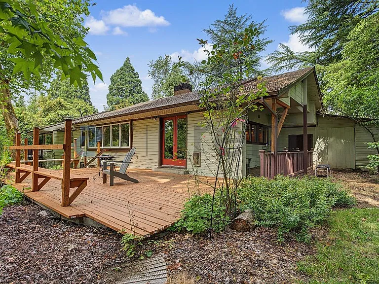 920 SW Stephenson Ct — Photo 5