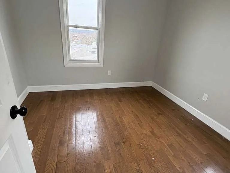 649 Grove St #3L — Photo 3