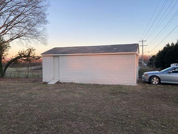 Detached garage.