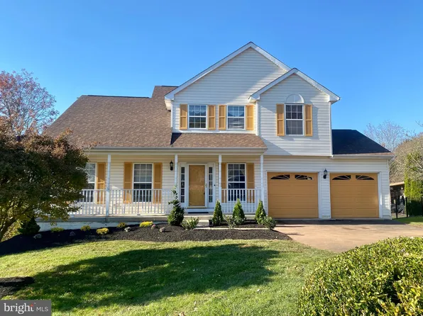 4 Green Briar Ct, Pottstown, PA 19464