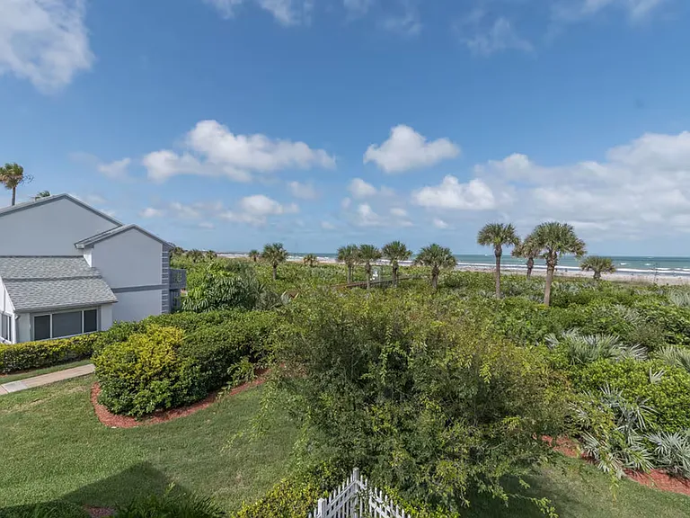 516 Beach Park Ln — Photo 15
