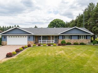 4121 Leonard Point Rd, Oshkosh, WI 54904