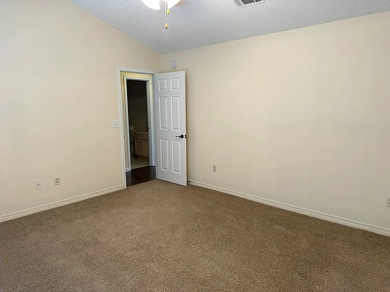 220 Parkwood Cir — Photo 24