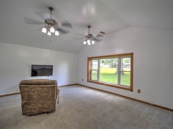 4th image of 3560 Doneta Ave
