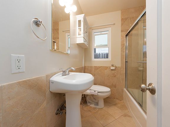 5th image of 260 Fernando Ave