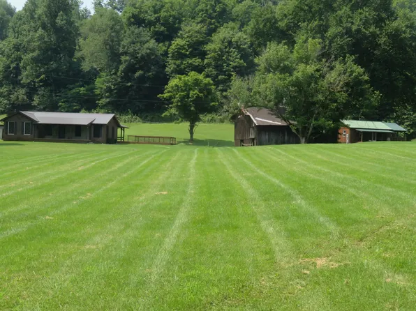 8925 Homestead Rd, Lesage, WV 25537