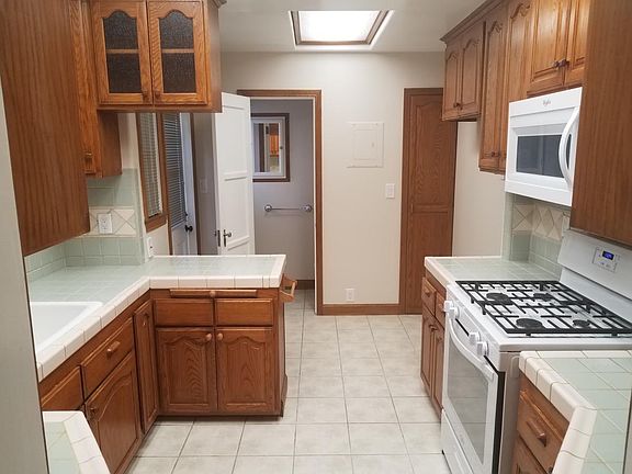 6245 Kitchen 1