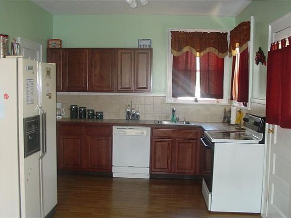 2nd image of 1016 Woodlawn Ave