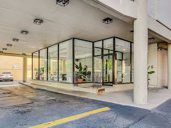 4th image of 5740 N Sheridan Rd APT 12E