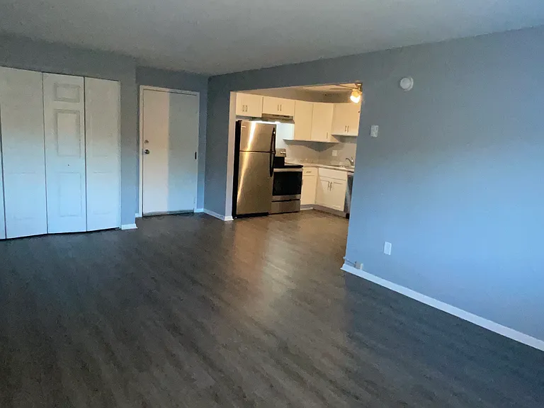 137 Hilliard St — Photo 4