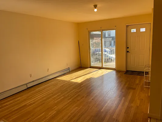 Rented by Metropolis International Realty Inc. | media 2