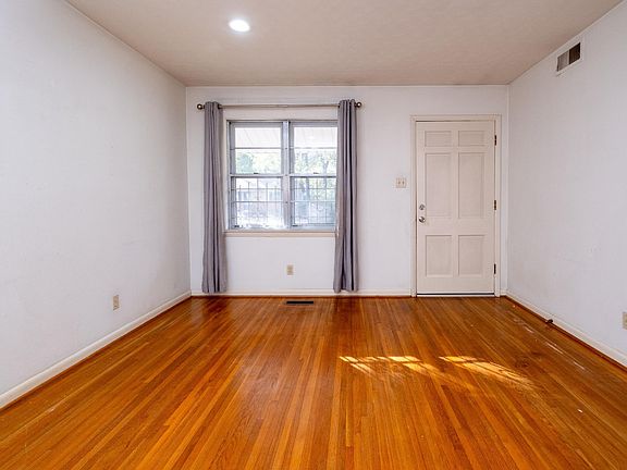 3rd image of 15 Templin Trl