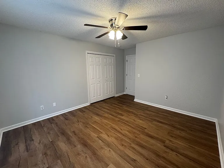 500 Castle Ridge Dr — Photo 17