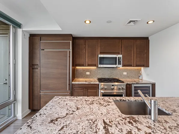 1000 Avenue At Port Imperial image 6 of 29