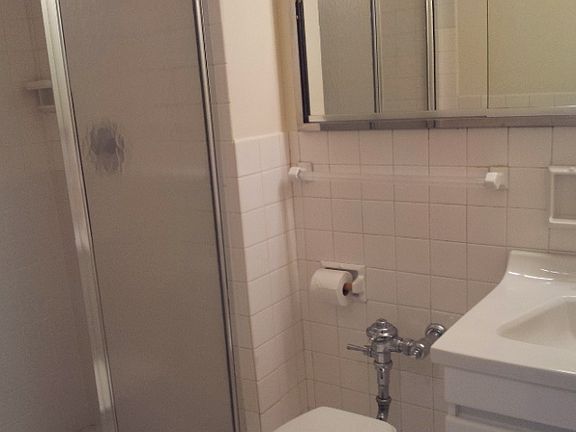 2nd image of 15 W 72nd St APT 19E