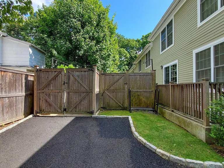 32 Cliff Ave #1 — Photo 4