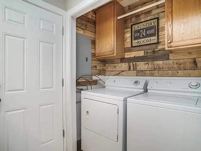 2561 E 6550 S — Photo 12