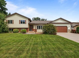 7502 25th St N, Oakdale, MN 55128