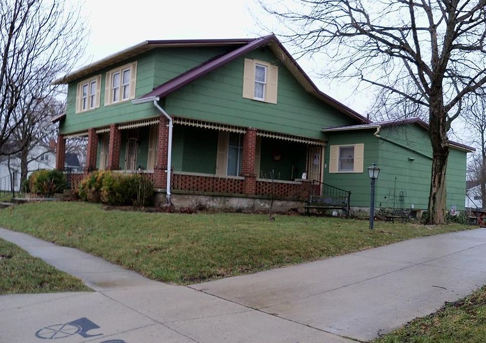 1st image of 271 E Main St