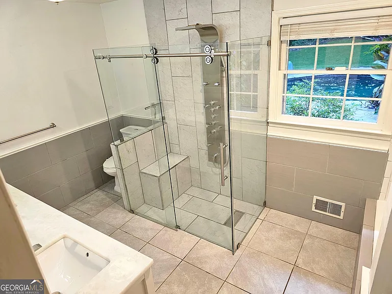 615 Kings Rd — Photo 23