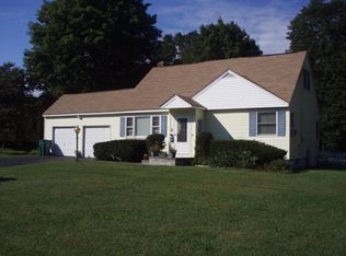 6 Willow Dr, Red Hook, NY 12571