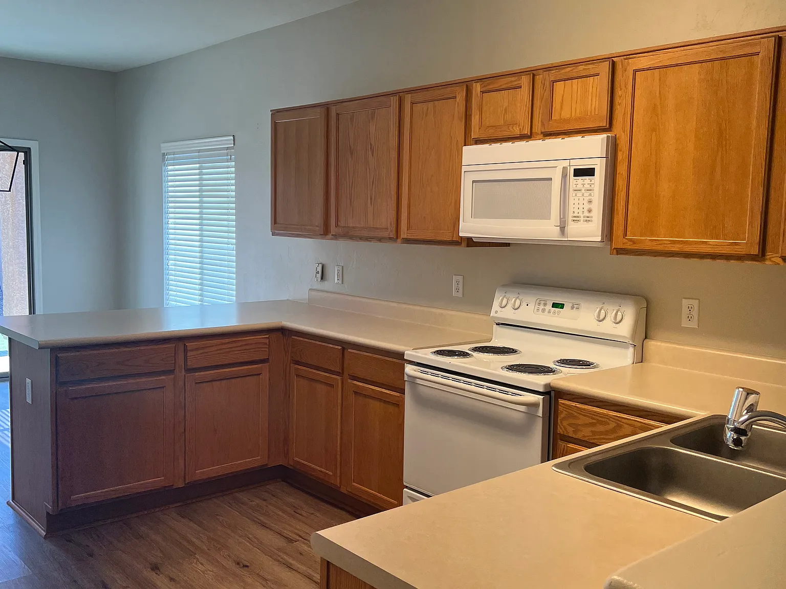 3 bed, 1300 sqft, $1,895 — Photo 4