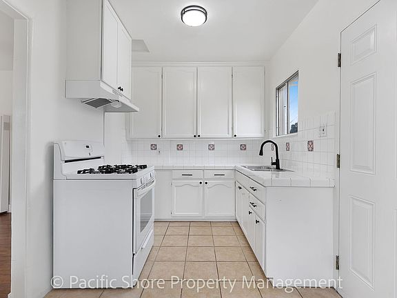 5th image of 2835 N Coolidge Ave