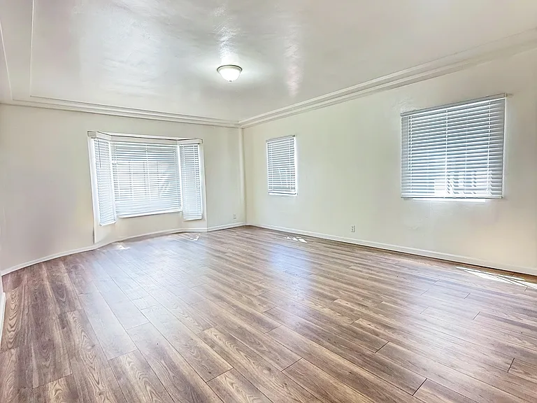 8669 Cypress Ave — Photo 5