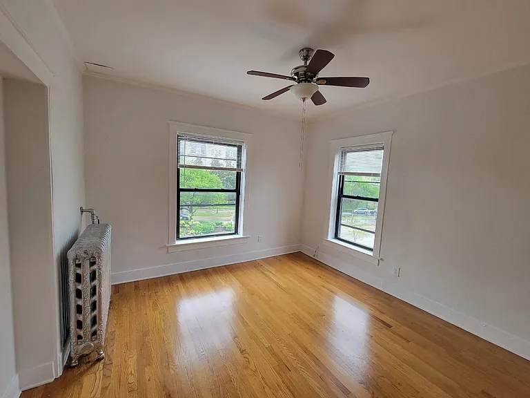 716 Clark St — Photo 5
