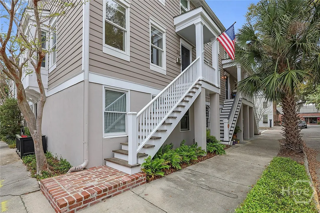 2 bed, 2.5 bath, 2464 sqft, $5,000 — Photo 3