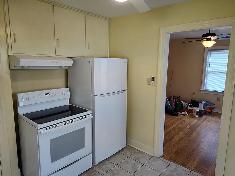800 W White St — Photo 6