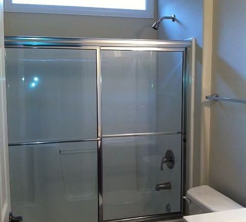 47 Victoria Lane - Guest Bathroom