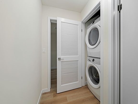 2nd image of 5252 Willowcrest Ave