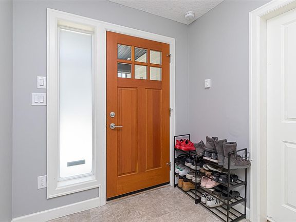 5th image of 1054 Whitney Ct