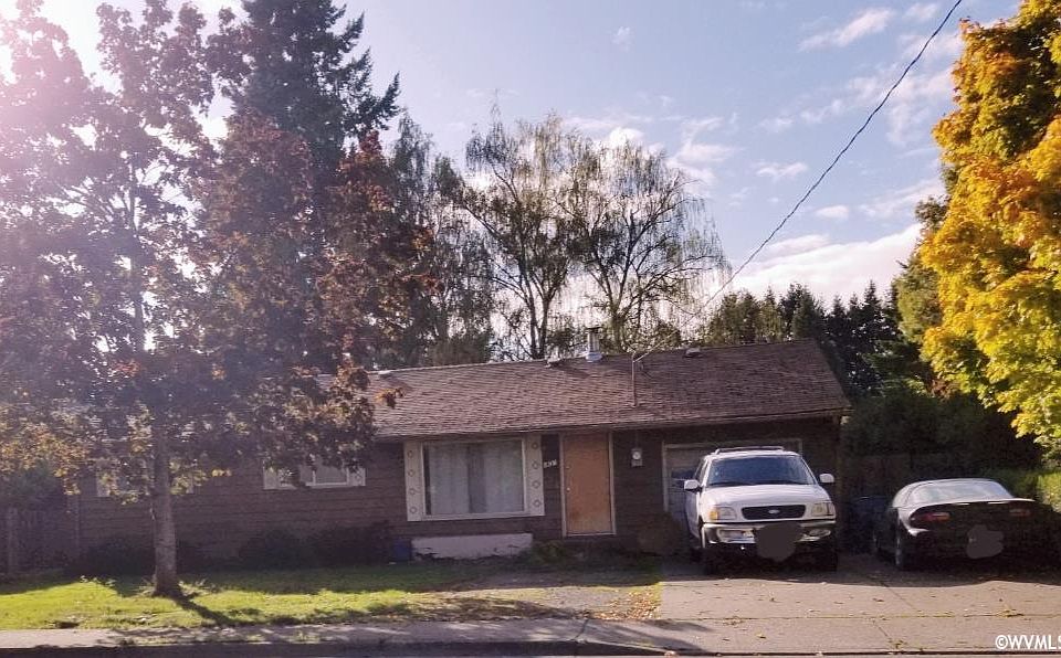 2nd image of 467 Hawthorne Ave NE