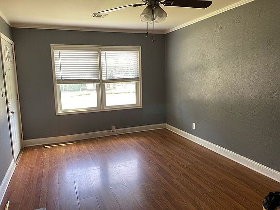 Living room 903 East 37th