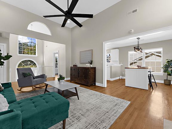 4th image of 1103 Clearspring Dr