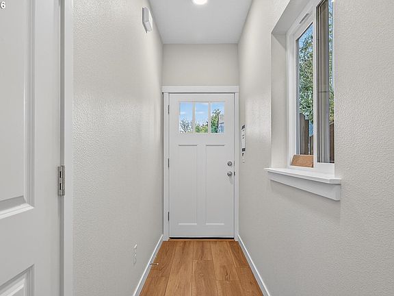 3rd image of 9265 E Burnside St