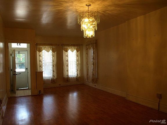02 LIVING ROOM