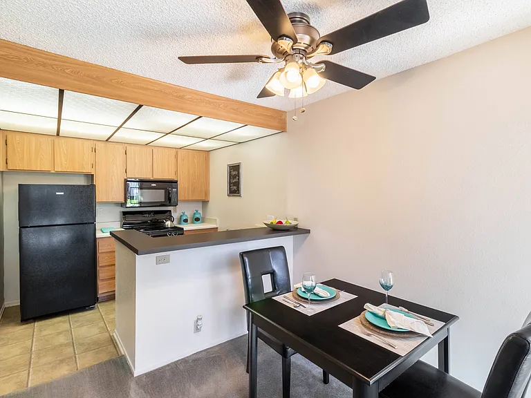 Chaparral Apartments — Photo 33
