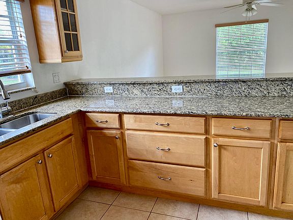 3rd image of 6509 NE Las Palmas Way