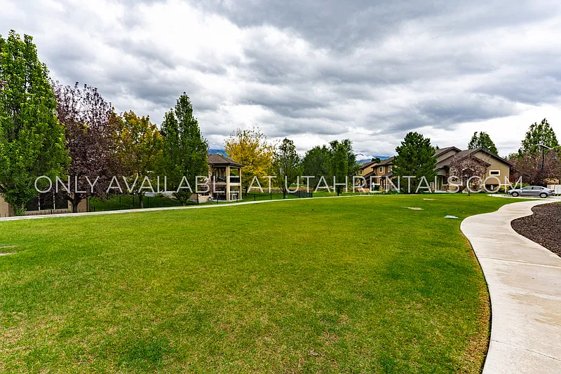 4 bed, 3.0 bath, 1742 sqft, $2,200 — Photo 3