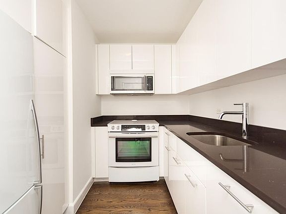 4th image of 212 W 91st St APT 803