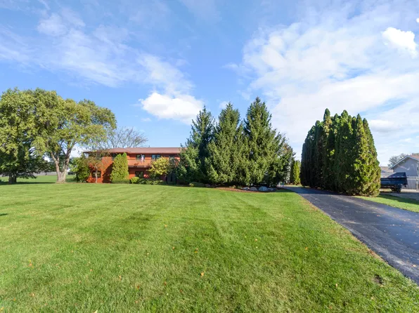 10316 Arabian Trl, Woodstock, IL 60098