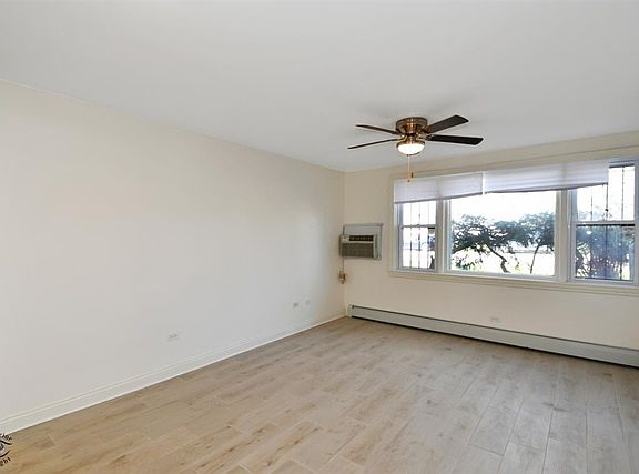 5th image of 10905 S King Dr #101