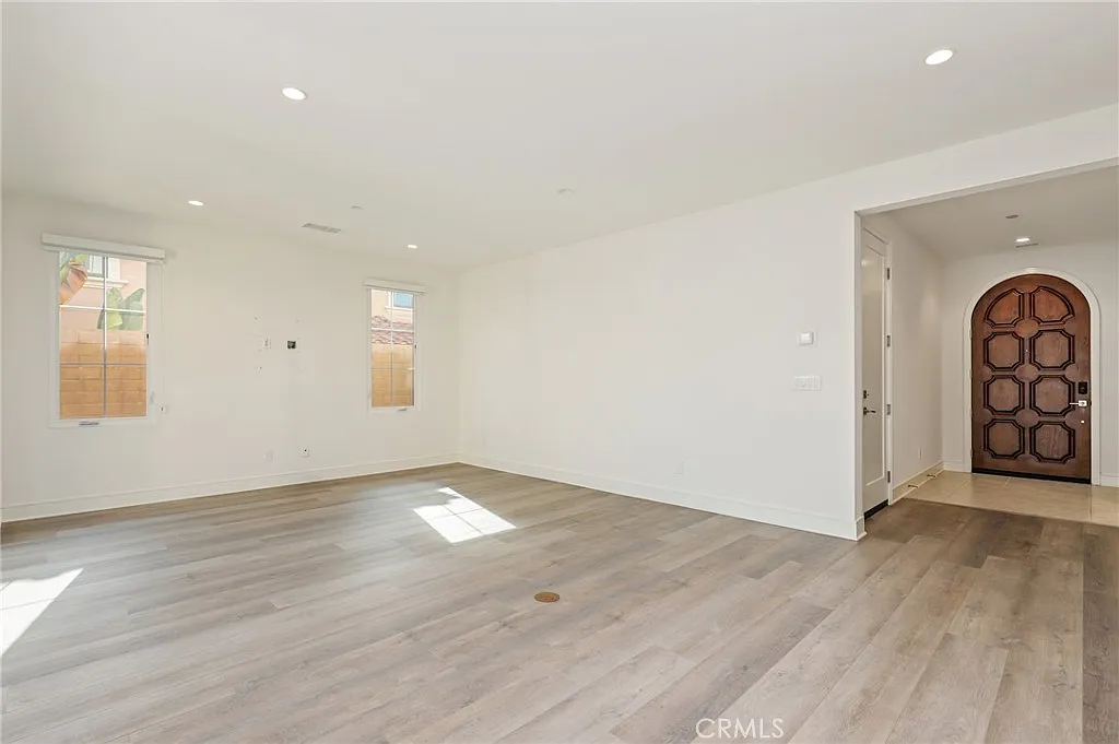 4 bed, 2424 sqft, $6,500 — Photo 3