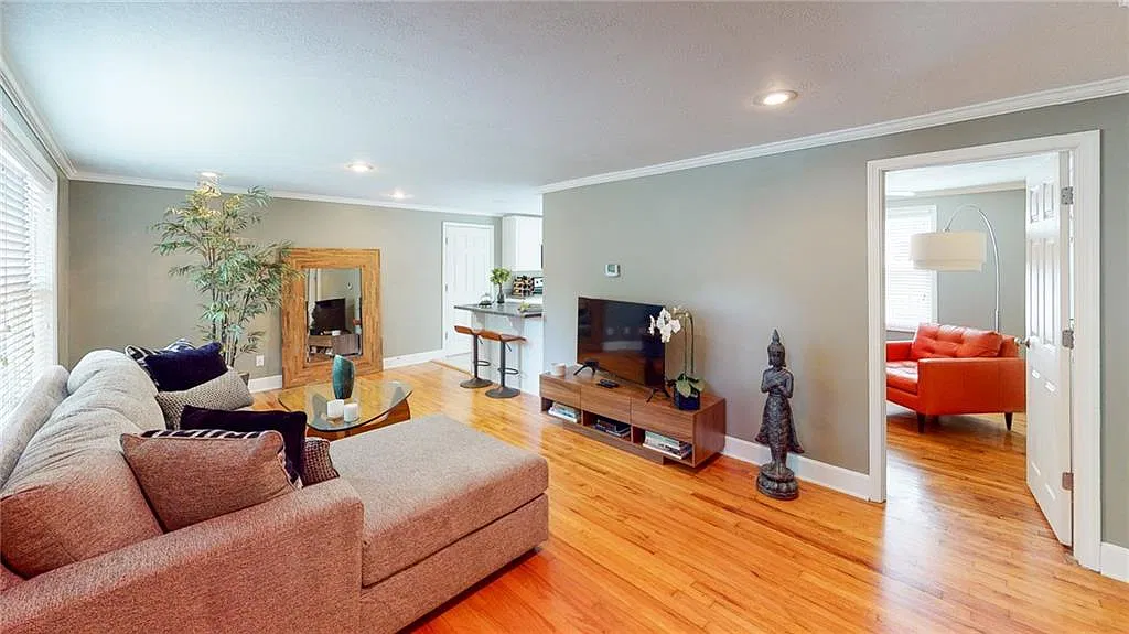 3 bed, 864 sqft, $1,850 — Photo 2