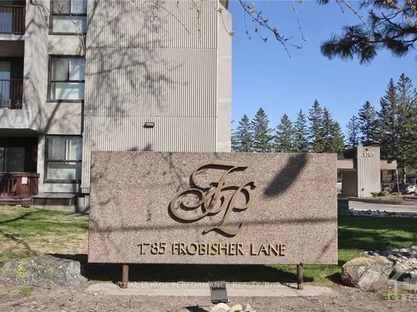 1785 Frobisher Ln #1102, Ottawa, ON K1G 3T7